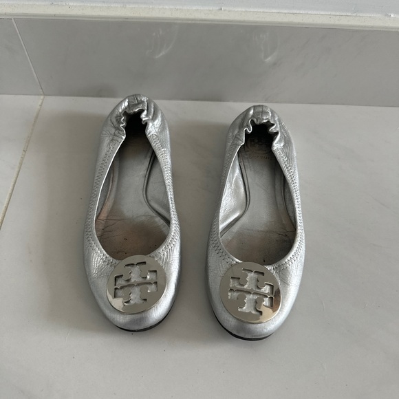 Tory Burch - silver metallic ballet flats - Picture 1 of 4